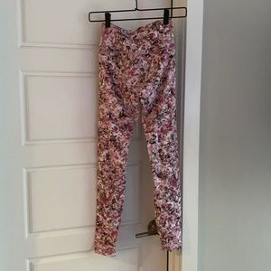 Lululemon leggings size 4. Excellent condition.